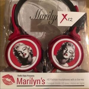 Marylin Monroe headphones